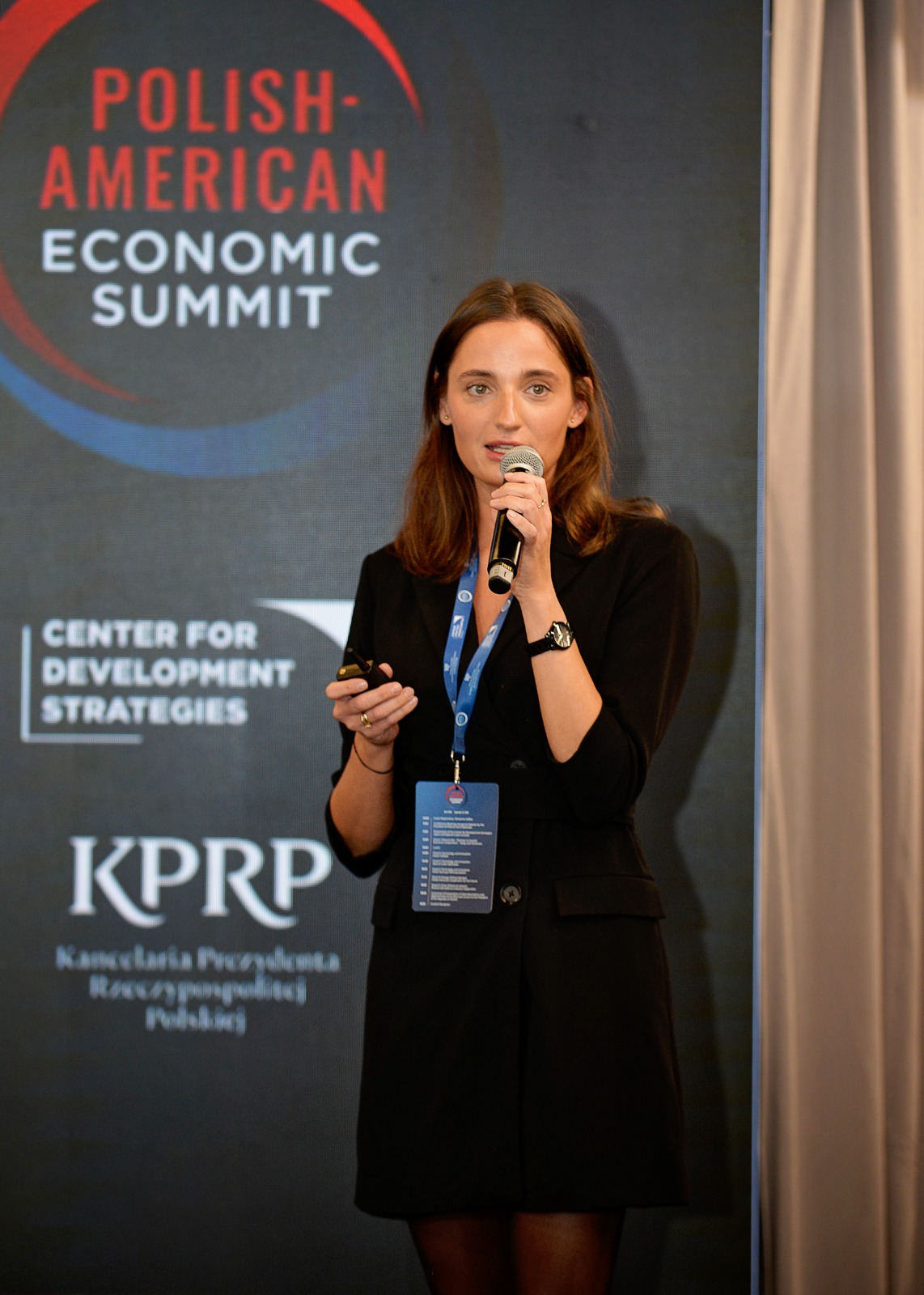 Natalia Glapińska-Spiralska presenting SENSORBITE at the Polish-American Economic Summit in New York